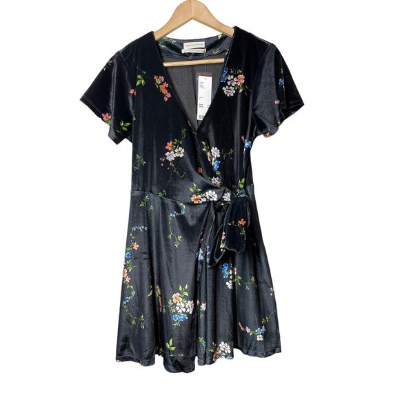 UO Urban Outfitters Floral Wrap dress Mini Velvet VelourNWT Sz Small